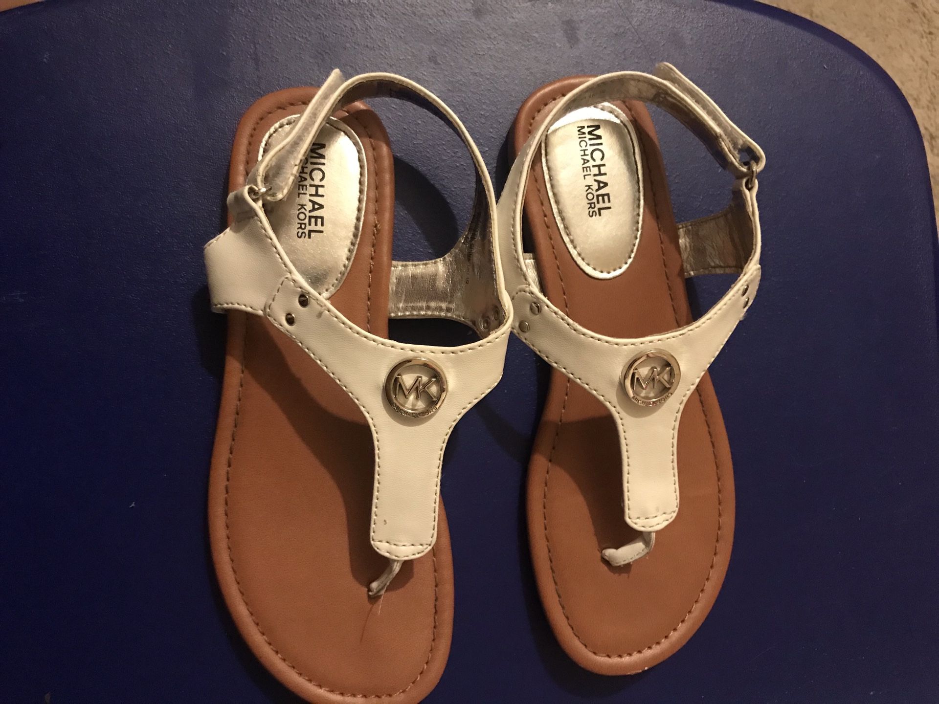 Girls Michael Kors Sandals, size 2 in Youth