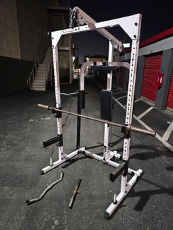 $300 Body-Solid Half Rack with Cable Attachment.

Delivery for extra 

Accessories + extras in the photos doesn't included