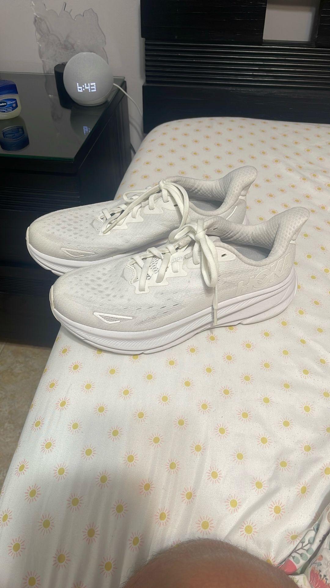 Women’s White HOKA Clifton 9 Size 7.5 // Used