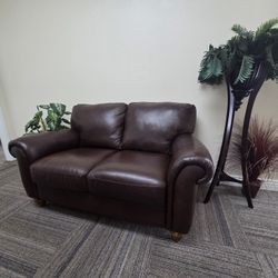 Leather Office Sofa In Good Conditions. 