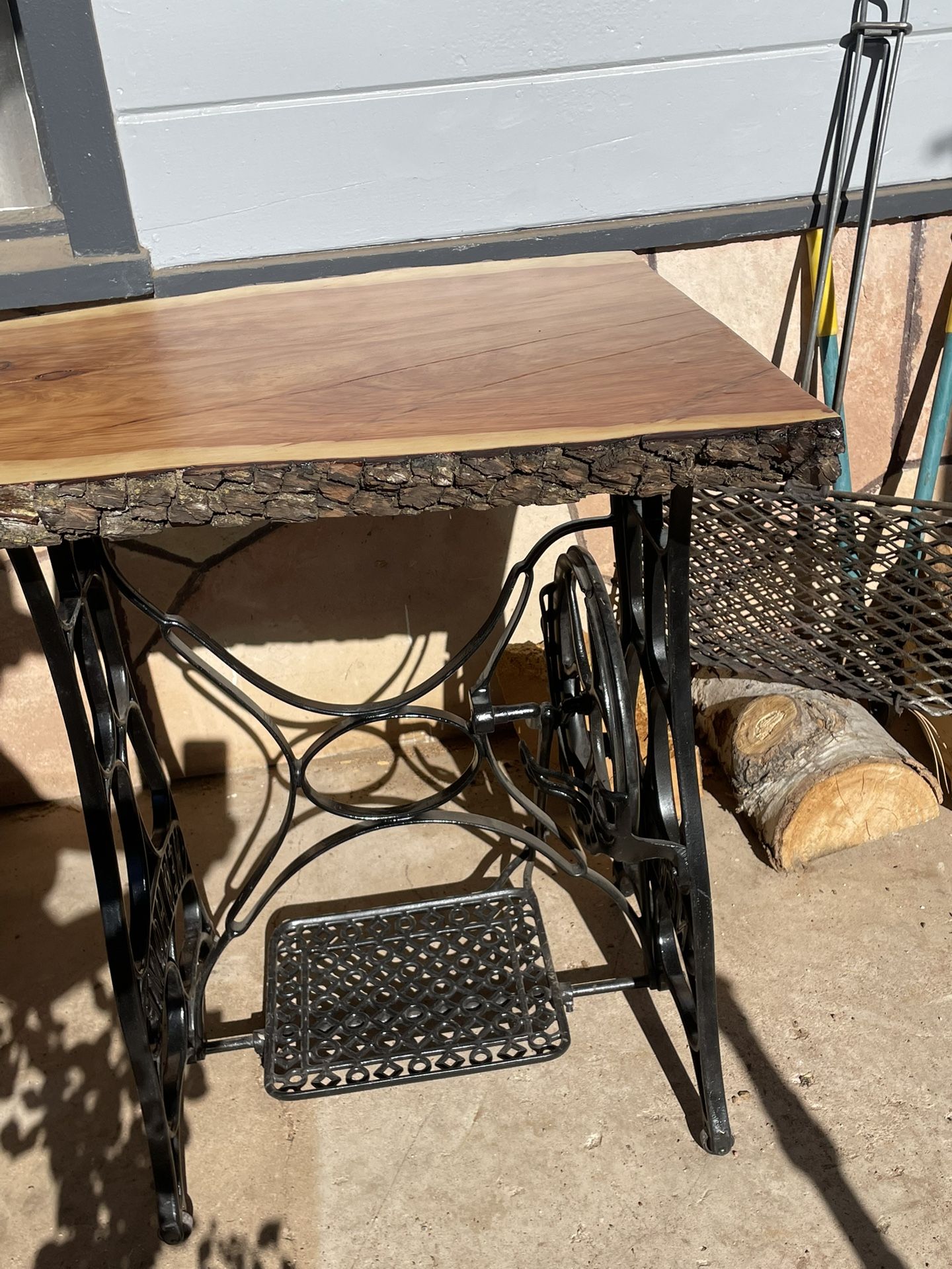 ALLIGATOR JUNIPER TABLE