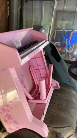 Barbie piano