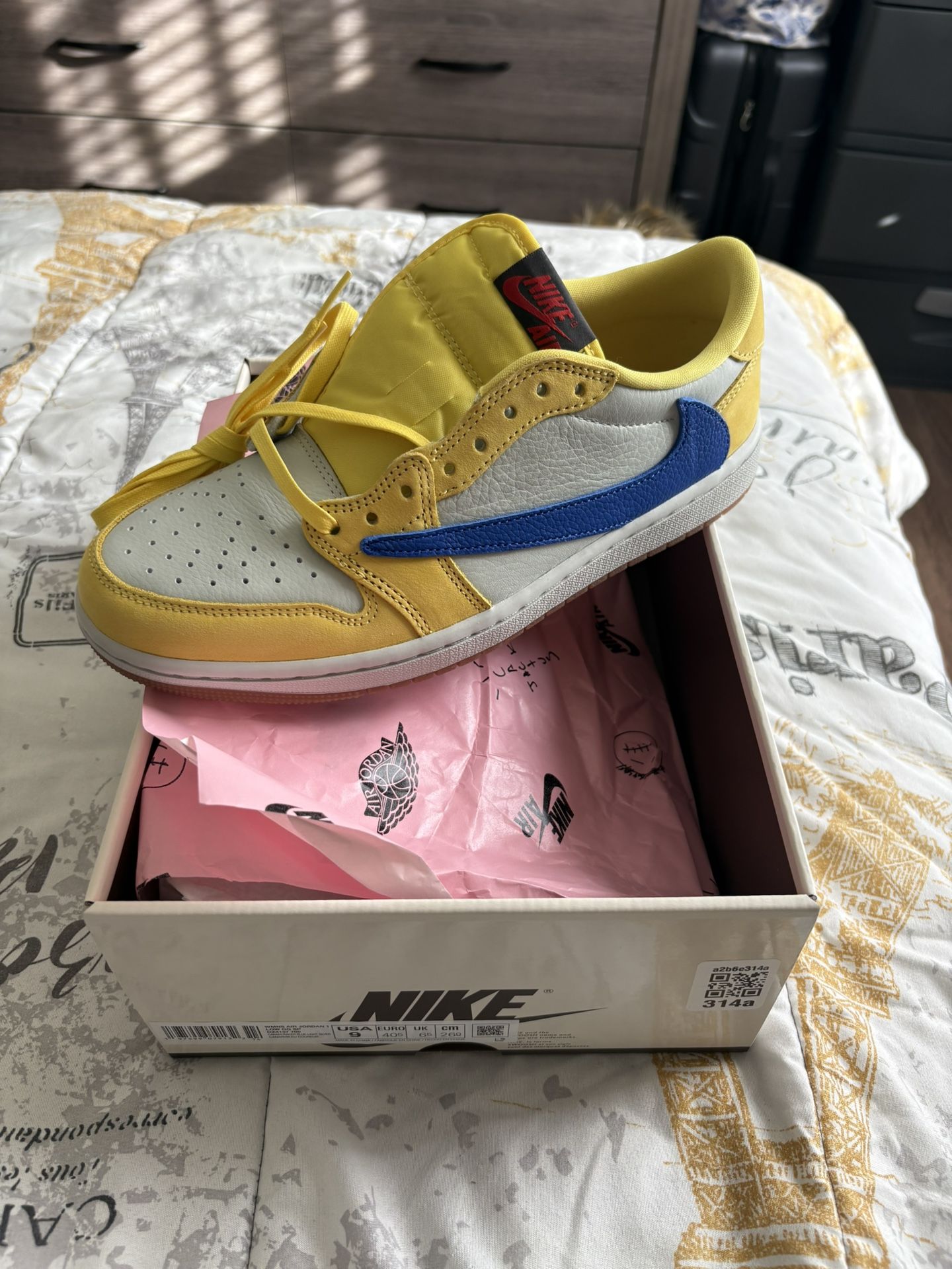 Travis Scott Jordan 1 Low OG SP WMNS Size 9