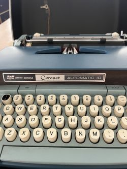Smith Corona Coronet Automatic 12 With Case and Key - 1970’s Works