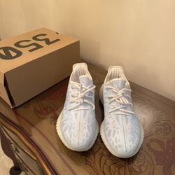 DRAMATIC PRICE DROP: YEEZY BOOST 350 V2 MONO ICE Men’s 8.5 (the Fabric Fits More Snugly Than Other Yeezys So Not As Wide, Fits 8 Too