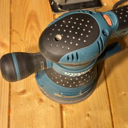Makita Orbital Sander And Porter Cable Finishing Sander