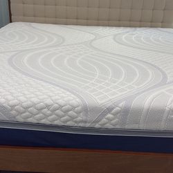 Novaform 14in king mattress with Free king Bed Frame, $325 (Original - 750) - Excellent Condition