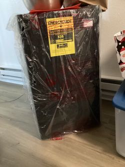 Euhomy black mini fridge Brand New!!!