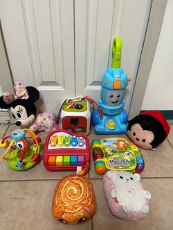 Minnie + toys
