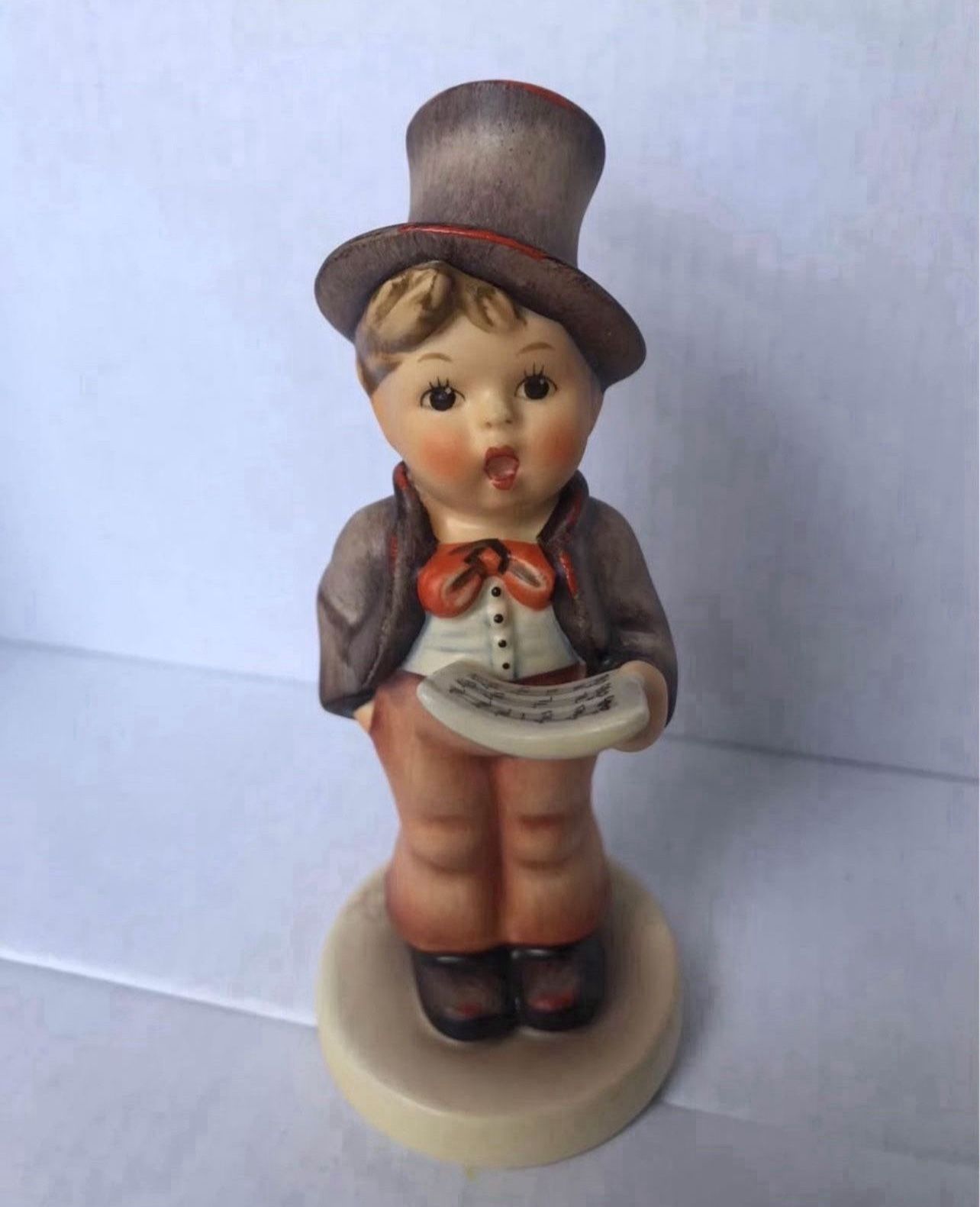 VINTAGE HUMMEL “Street Singer” PORCELAIN FIGURINE #131 - 5” - TMK-6