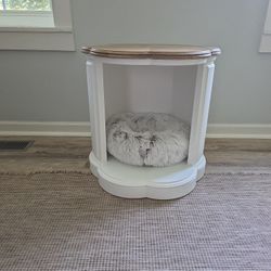 End Table/ Pet Bed 