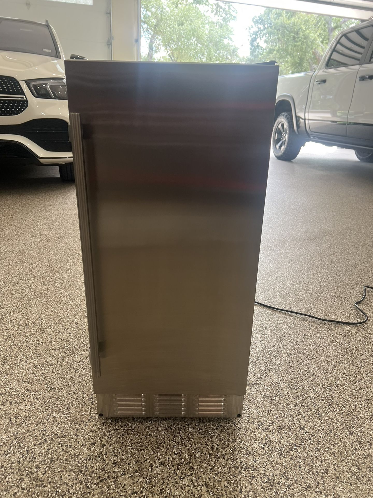 Edge star Ice Maker