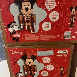 Mickey And Minnie Nutcrackers 