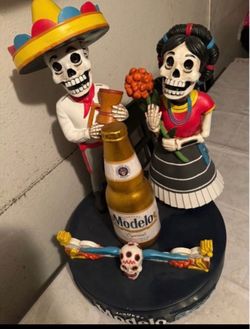 Dia de Los Muertos Oversized Bobblehead Modelo Beer