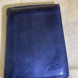 TUMI Men’s Black Leather L-Fold Wallet 
