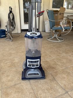 SHARK Deluxe Vacuum