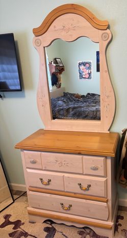Dresser with vanity mirror and nightstand set