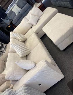 Gorgeous ‼️ 3-pc sectional sofa with storage ottoman ivory corduroy