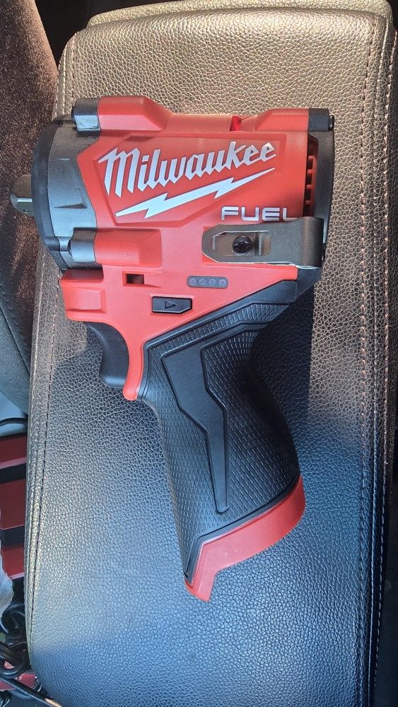 Milwaukee M12 1/2 Impact wrench 