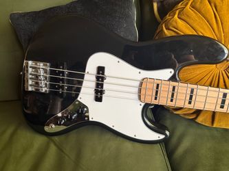 Fender Geddy Lee Jazz Bass with Hard Case