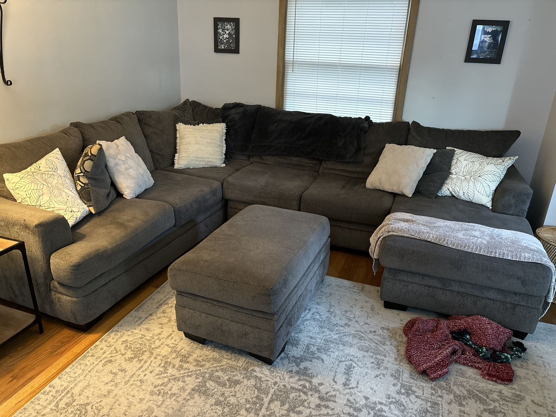 Kimberly II LAF SECTIONAL With Ottoman 1Yr Old Only