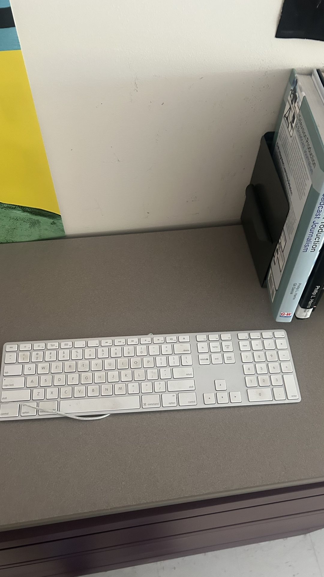 APPLE KEYBOARD