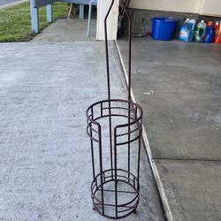 Freestanding toilet paper holder