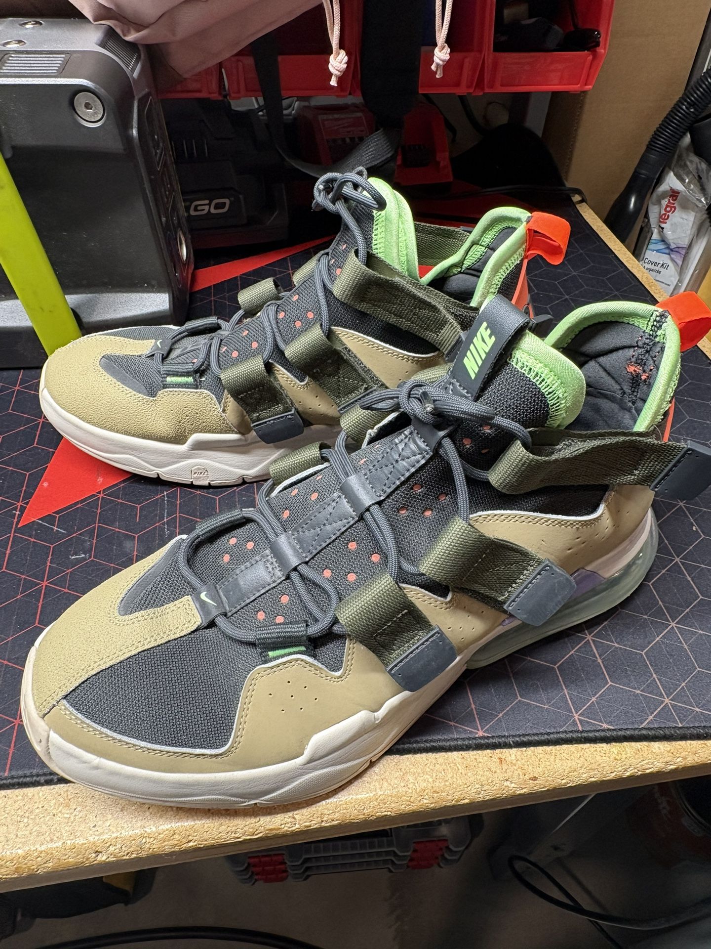 Size 12 Men's Nike Air Edge 270