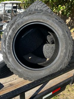 Toyo R/T Tires 37x13.5x22