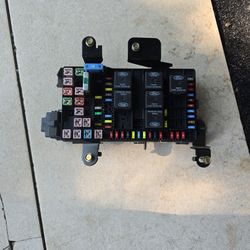 5.4 Engine F-250 FUSE BOX