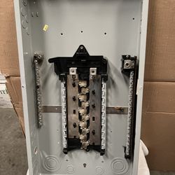 Electrical panel / Murray Lc2040L1200 Load Center, 20 Spaces, 40 Circuits, 200 Amp, Main Lug 