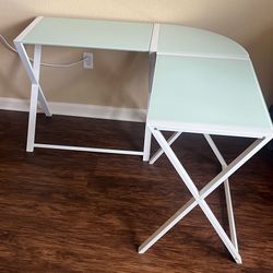 L-Shaped Glass Desk with White Hardware – Modern Design
