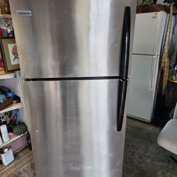 Frigidaire Refrigerator 65x28x30 