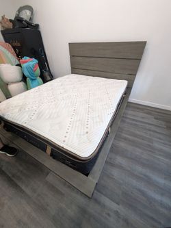 American furniture warehouse bed frame