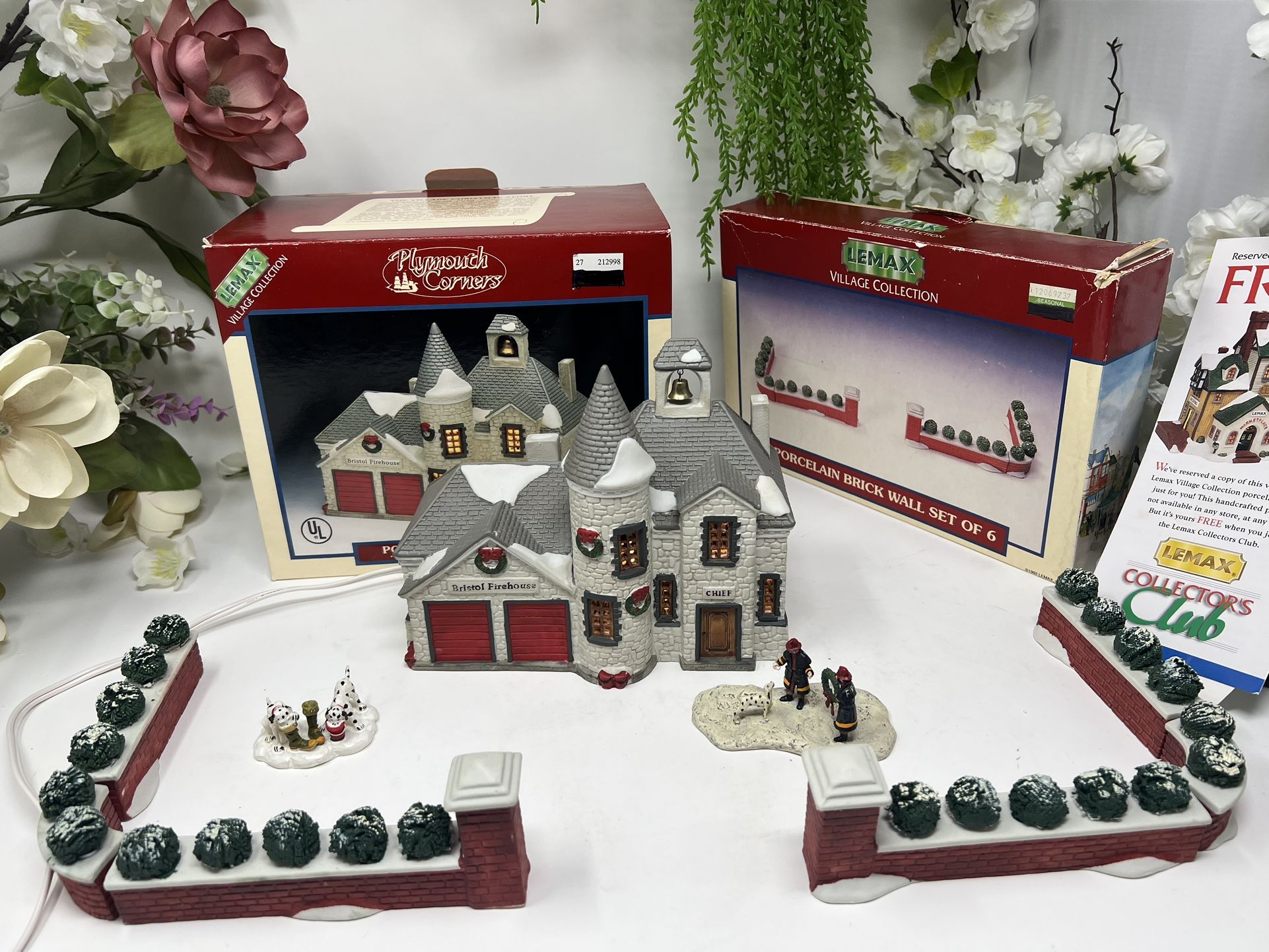 VTG Lemax Christmas Village – Firehouse + Brick Wall Set