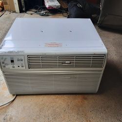 FRIGIDAIRE AIR CONDITIONER 12000 BTU Thru-the-wall AC 230 Volts