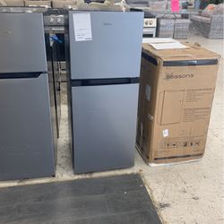 Midea Compact Refrigerator 