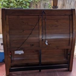 Big Queen Size Sleigh Bed 