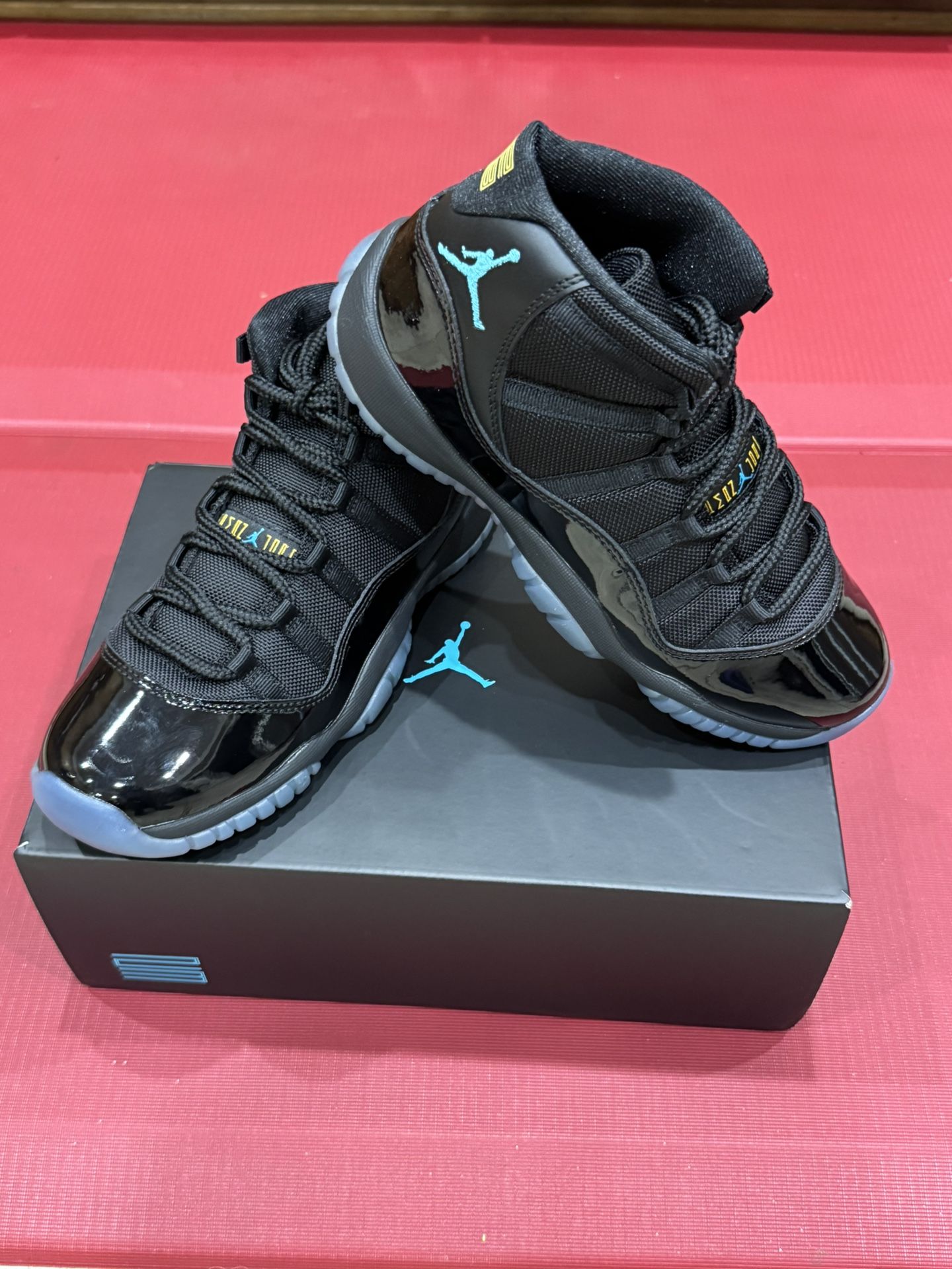 Jordan 11 Gamma Size 7Y