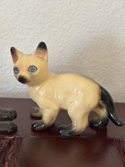 Vintage blue eyed Siamese ceramic cat collectible miniature