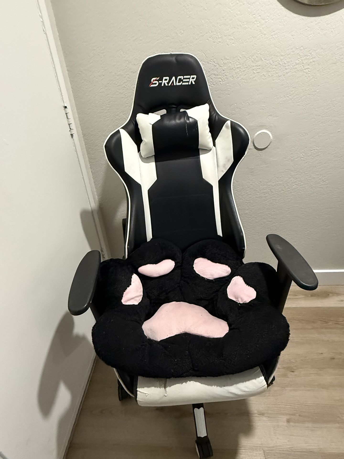 Black & White Gaming Chair