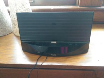 Phillips Docking System for ipod iphone with alarm and radio