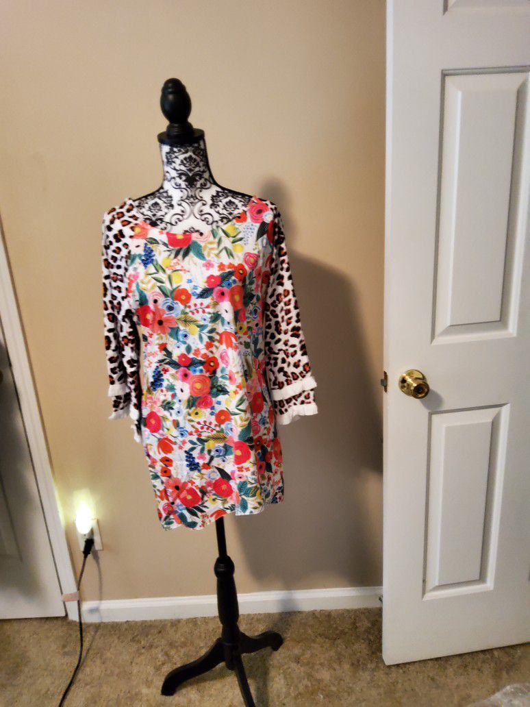Women Leopard and Floral Blouse Size Small