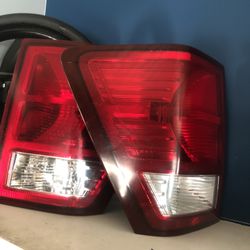 08 Jeep Grand Cherokee Taillights 