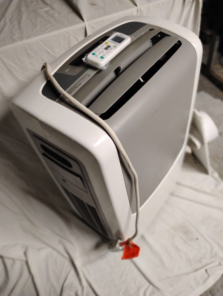Frigidaire Portable Air Conditioner 9,000 btu w/ Remote Control