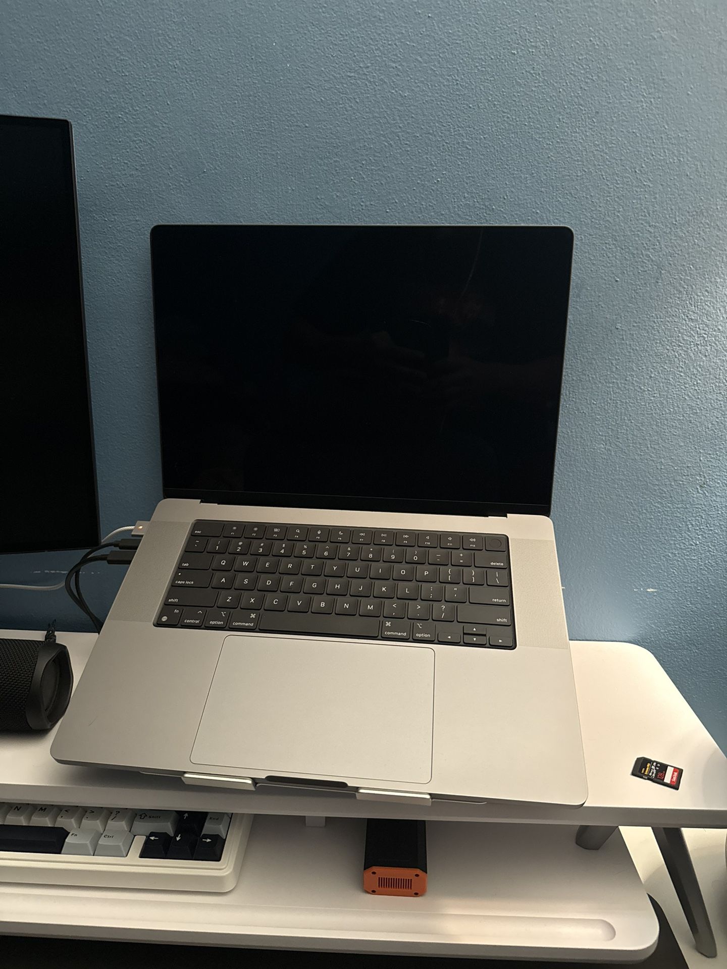 Apple MacBook Pro M2 Pro 12-Core CPU (Early 2023)