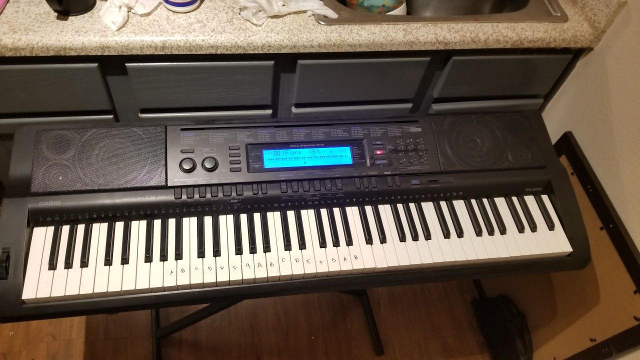 CASIO WK-500 KEYBOARD BARELY USED W/STAND