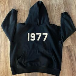 1977 ESSENTIALS HOODIE