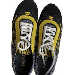 These black and yellow suede sneaker feature a round toe, a lace-up front fastening, a flat rubber sole and a logo to the outside.
