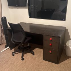 Black Desk